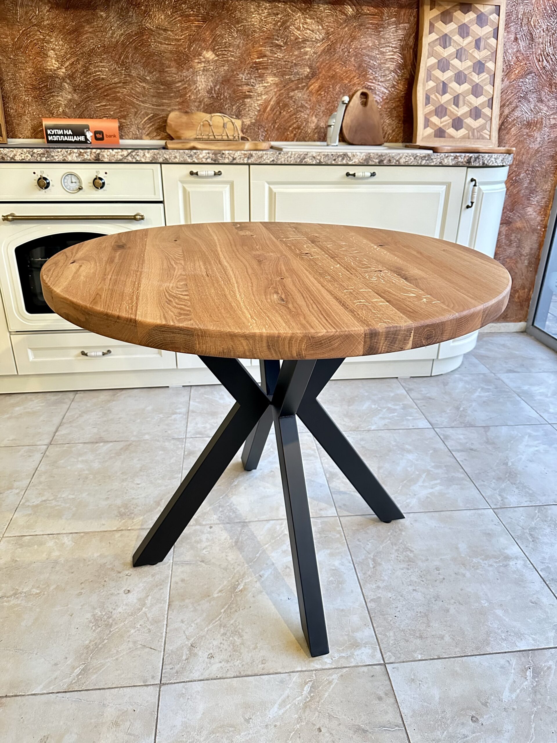 173149435991624 Кръгла дъбова маса Ø90 см с метална основа – Натурално покритие, безопасно за храна